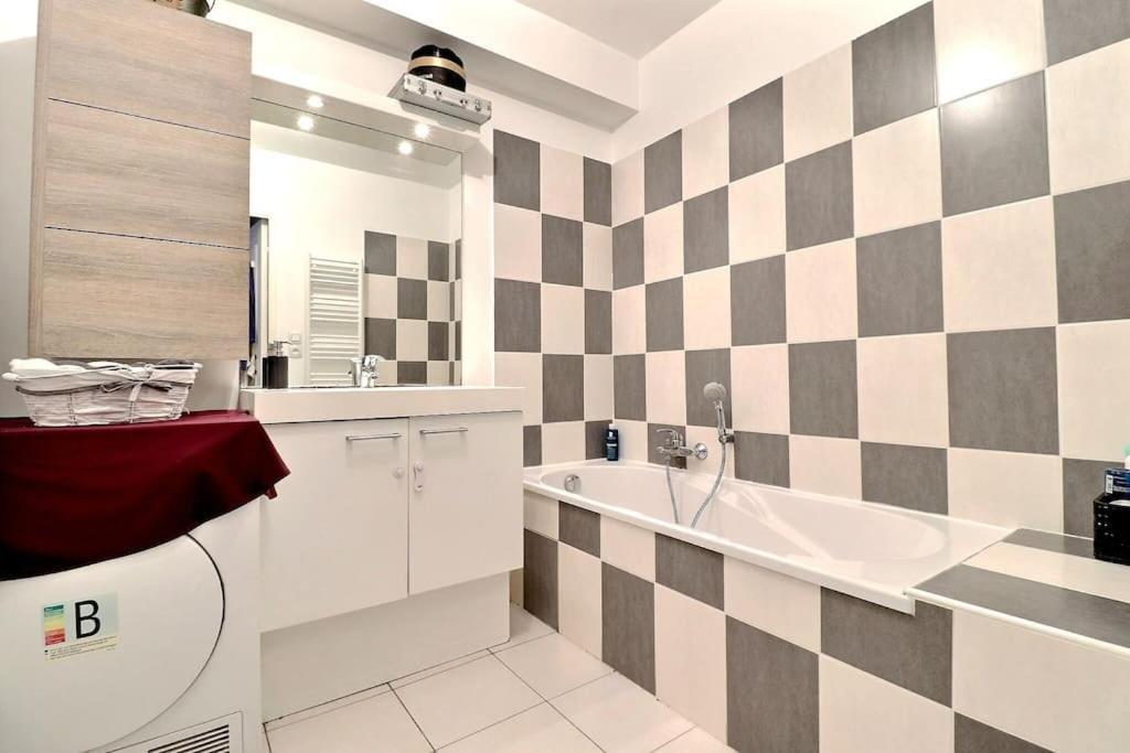 Fréjus Tres Bel Appartement Contemporain Et Calme מראה חיצוני תמונה
